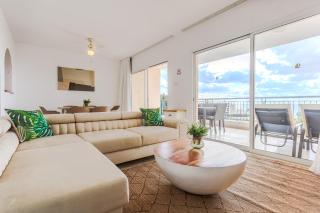 H&O Golden Sunset View Apartment - 9