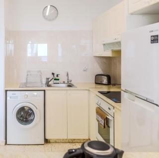 H&O Golden Sunset View Apartment - 8