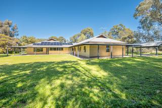 Cockburn Airoprt 5BR Farmstay nr Fremantle&Beach - 0