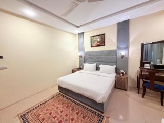 Comfort Lodge Guest House - 3