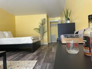 Toraille Waterfall Poolside Apartment - 5