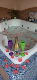 Central Terrace Escape with Jacuzzi - 0