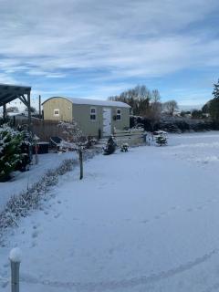 Whitethorn Shepherds Hut - 0