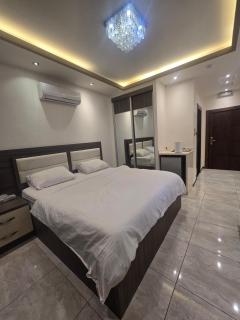 Seven Days Hotel - 7