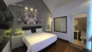 Jhon House & Grill - 1