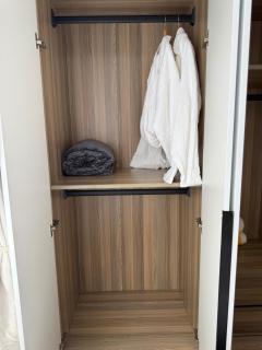 Spacious Fully equipped 1B w king bed, Gym pool - 8