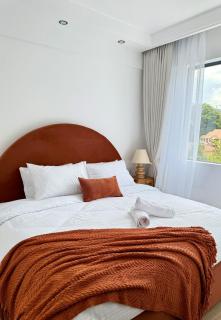 Spacious Fully equipped 1B w king bed, Gym pool - 2