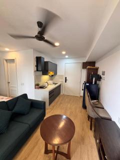 neon viman stays - 1