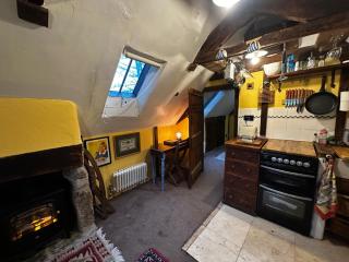Sleeps 1- Retro- WiFi- Parking- Fireplace- Bbq - 2