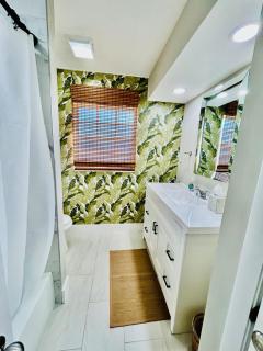 Beautiful 3 bedroom 2 bath pool home in paradise! - 8