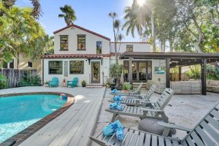 Spanish 5 Bedroom Pool House Minutes to the Beach - 0