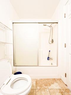 Cozy Studio Retreat with Shared Yard-Hal2 - 4