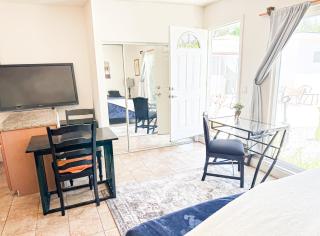 Cozy Studio Retreat with Shared Yard-Hal2 - 5