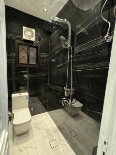 استديو فاخر مع اثاث راقي ودخول ذكى - 2