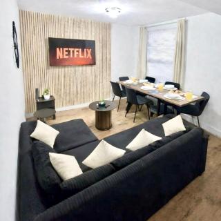 Large spacious 5-Bed house perfect for Contractors and Families, fast Wi-Fi, Sky Sports, Sky Cinema & Netflix included, Ninja Air fryer in kitchen and free parking - 9