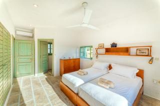 Beachfront Majestic Villa - 1