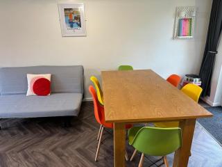 Cosy Cottage, free WIFI and Parking! - 1