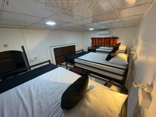 Secret Surf Hostel - 4