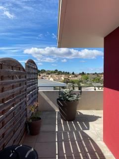 T2 tout équipé, grande terrasse et parking - 3