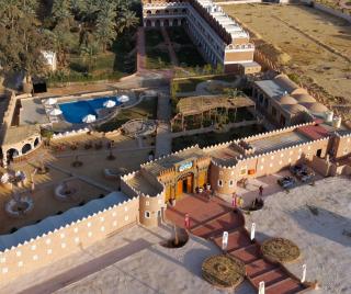 Happy Oasis Hotel - 9