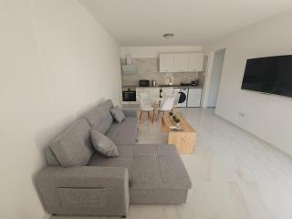 Shiamis Modern House - 7