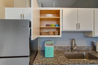 Luxury Downtown Cityview Suite Skywalk Access and Free Garage Parking - 8