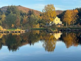 Arctic photo retreat Lofoten - lakehouse Bjørkly - 2