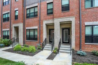 Luxury Townhouse with Fireplace Rooftop Deck Close to Downtown-Family Friendly - 8