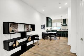 Luxury Townhouse with Fireplace Rooftop Deck Close to Downtown-Family Friendly - 2