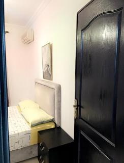 Spacious 2BR with Parking & Local Life & Centra - 9