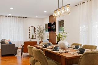 New Elmhurst Gem - Game Room & Amazing Yard - 5