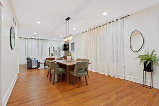 New Elmhurst Gem - Game Room & Amazing Yard - 4