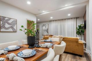 Elevated Gem - Sleeps 12 - 20 mins to Downtown Chicago - 7