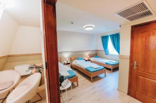 Castle Park Suites - 6