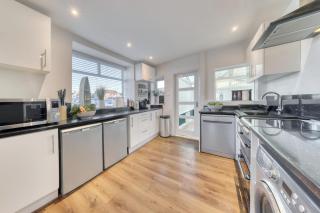 Bakers House - 4 Bedrooms - Parking for 3 cars - Dogs welcome - 6