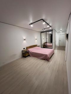 Гарна, затишна, стильна квартира - 0