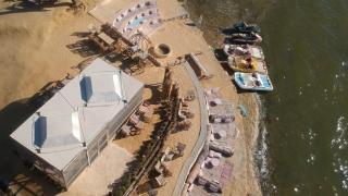 Breezy island Hotel - 8