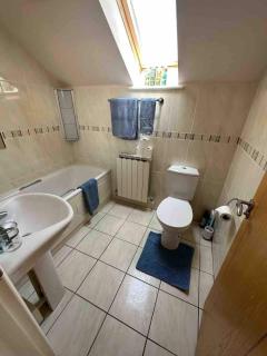 Three Bedroom Family Holiday Home With Gym! - 3