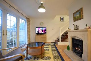 Cosy 2BDR House with Driveway Near Manchester - 0