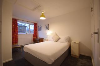 Cosy 2BDR House with Driveway Near Manchester - 8