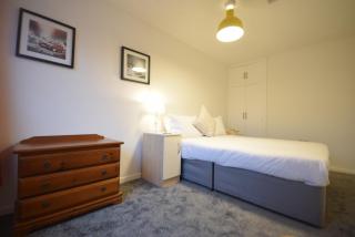 Cosy 2BDR House with Driveway Near Manchester - 6