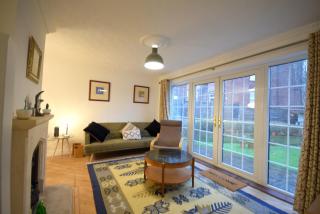 Cosy 2BDR House with Driveway Near Manchester - 4