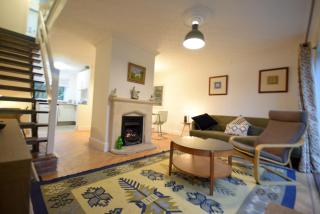 Cosy 2BDR House with Driveway Near Manchester - 1