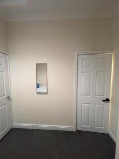 Cozy 2Bed Home Train, highway & Free Parking - 6