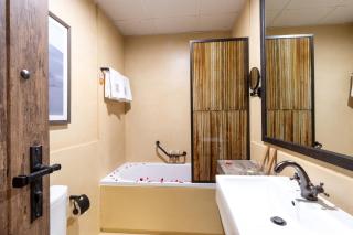The Luxe Retreat Hotel Apartments - 1