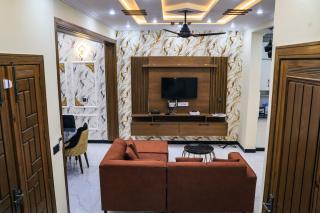 Elegant 3 Bed 4-Bath Villa - 0