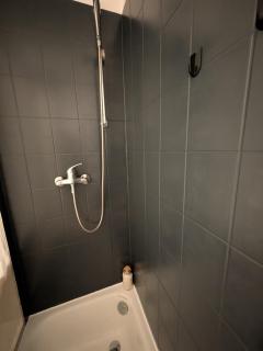 Moderne Ferienwohnung mit Balkon - 3 Minuten zum See für bis zu 4 Personen - 4