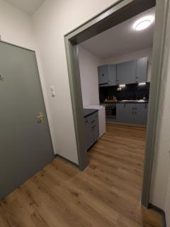 Moderne Ferienwohnung mit Balkon - 3 Minuten zum See für bis zu 4 Personen - 1