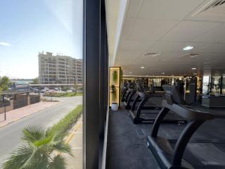 Modern Furnished 1BHK Apartment Marina Al Hamra - 2