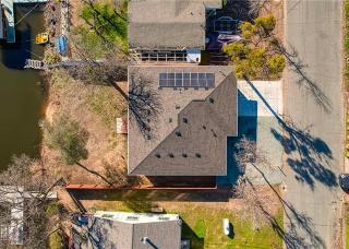 Lakefront Retreat • Private Yard + Fireplace - 2